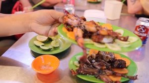 FIRST TIME eating KHMER FOOD in CAMBODIA! (Phnom Penh’s BEST Dishes) ??