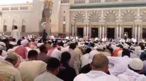 Пятничный намаз в мечети пророка САС