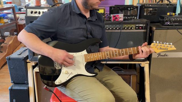 2020s Ibanez Gio GRX40 electric guitar смотреть онлайн