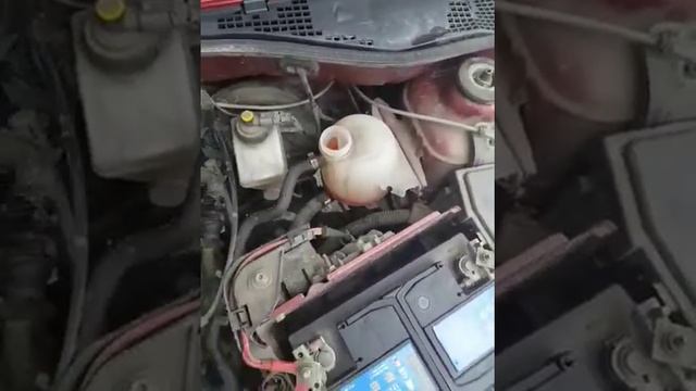Удаление воздуха в системе охлаждения двигателя "Рено Логан" смотреть онлайн