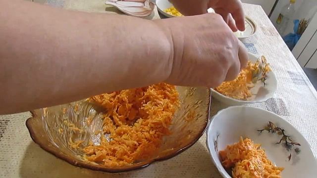 3 неповторимых САЛАТА ИЗ МОРКОВИ как в столовой! Эти салаты из моркови на столе не задержатся!