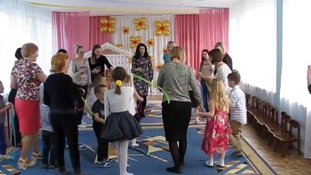 Коммуникативный танец "Привет" для детей и родителей смотреть онлайн