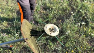 Testing two different 4 mm trimmer lines with Stihl Fs 511-C and durocut 40-4 trimmer head .