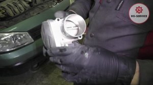 Чистка дроссельной заслонки во время замены ремня ГРМ на #Renault #Megane II Автотехцентр RG-SERVICE
