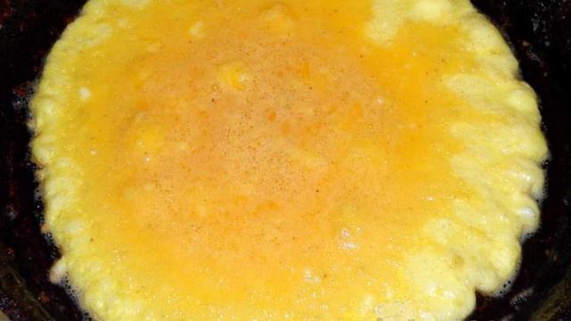 Яичный рулет с крабовыми палочками