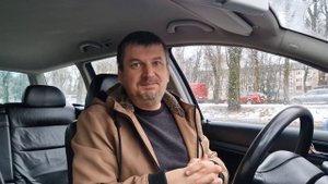 Как парковать автомобиль у тротуара