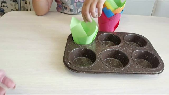 Видеорецепт «Шоколадные капкейки» смотреть онлайн