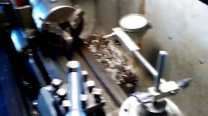 Как убрать люфт шпинделя передней бабки.