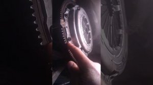 Как затягивать болты корзины сцепления Ваз 2112.