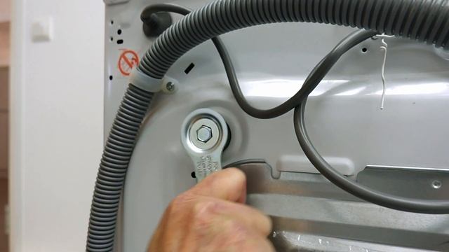 [LG Washing machine] - How to remove the transit bolts смотреть онлайн