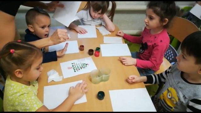 Позитивия 26 12 2018 Рисуем пальчиками гуашью творческие занятия воспитатель Наира Папян смотреть онлайн