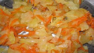 Тушеная капуста с куриной печенью