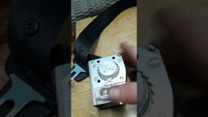 Заклинил ( подклинивает ) замок ременя безопасности на автомобиле ВАЗ