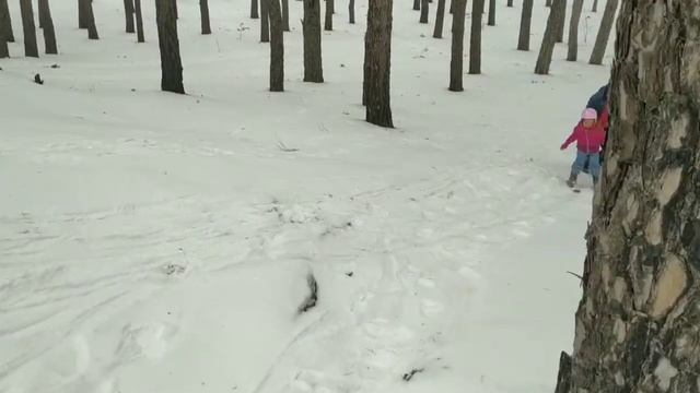 Как поставить ребёнка на горные лыжи. 4,5 годика Соника влог смотреть онлайн