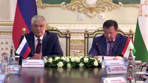 В Таджикистане с рабочим визитом находится глава МВД России Владимир Колокольцев