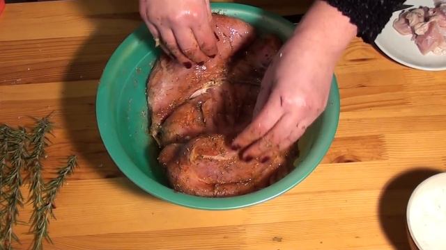 Индюшка запеченная в рукаве. Быстро, просто, вкусно. смотреть онлайн