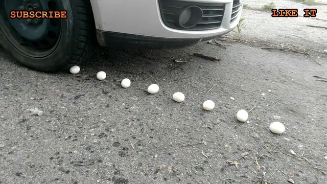 ★Эксперимент. Яйца против автомобиля. Смогут ли яйца уцелеть, если их переедет автомобиль. смотреть онлайн