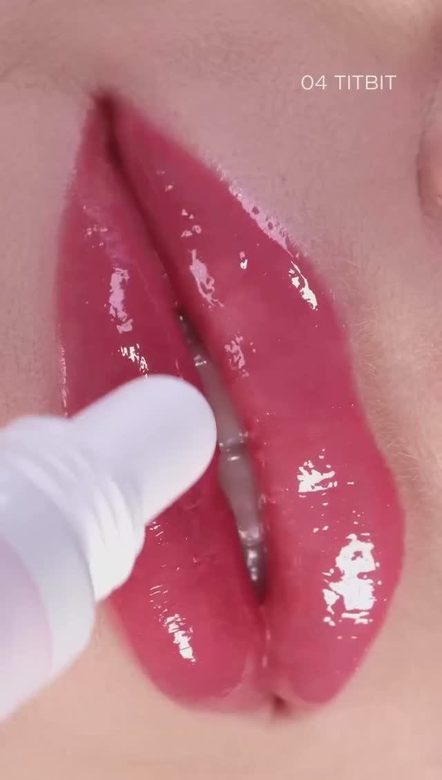 Отзыв от прекрасной @princesska_mua
Блеск-бальзам JEALOUS в 5 нежных оттенках