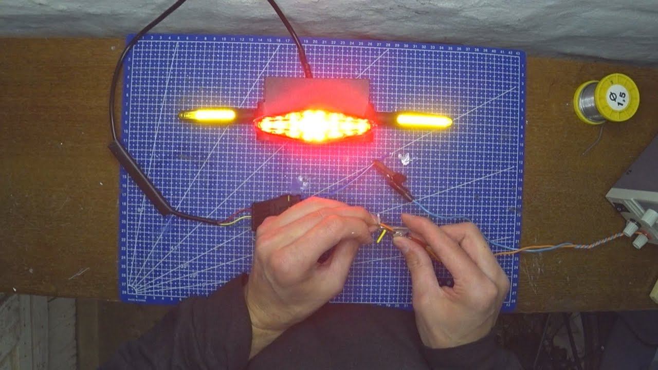 Установка указателей поворота на электроскутер White Siberia Pro Black Edition смотреть онлайн