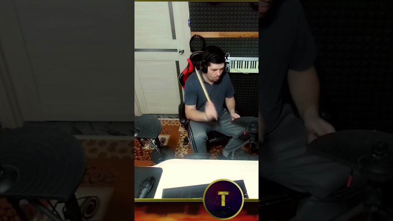 Играет на барабанах малиновая лада #барабаны #short #новаяпесня #shortvideo #метроном