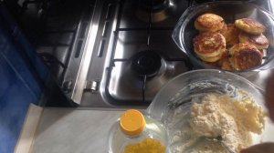 Сырники из жирного домашнего творога .