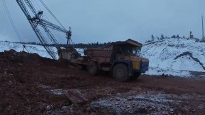 Белазы. Погрузка Белазов экскаватором CAT