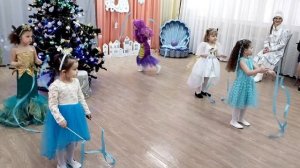 Танец рыбок. Средняя группа