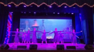 Хореографическая студия "Отражение"- танец  "Встанем"