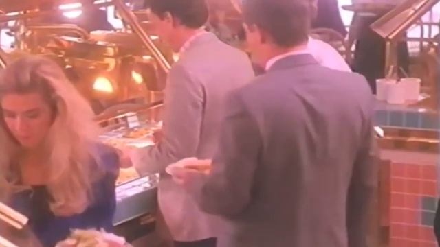 Signs You're At A Bad Buffet смотреть онлайн