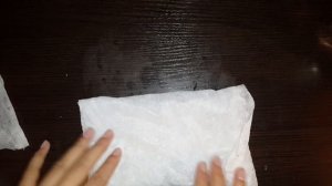 Как сложить рулонные салфетки в контейнер