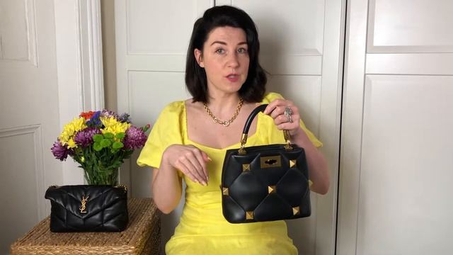 VALENTINO Roman Stud Small Handle Bag: Review, What Fits and Mod Shots смотреть онлайн