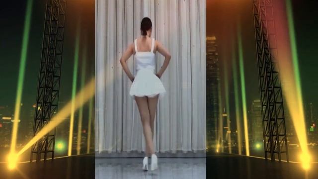 Эпический ритмичный танец "Маленьких лебедей"от красавицы Цин Цин (Qingqing)(Ван Сяоцин) #青青 смотреть онлайн