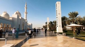 Из Шарджи в Абу-Даби. Белая мечеть шейха Зайда. Лувр