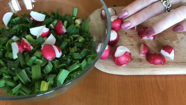 Салат ДАЧНЫЙ с редиской / вкусный и полезный салат из самых простых продуктов