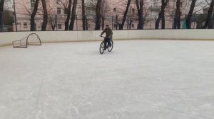 На шипованной резине для велосипеда по льду