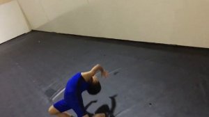 Учимся делать колесо и мостик