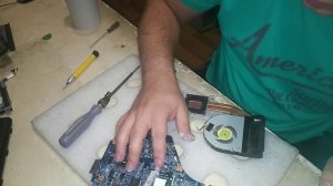 Как разобрать и собрать ноутбук ACER Aspire 5560