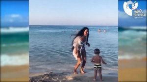 Супер Смешные Дети! Подборка детей танцующих на пляже!