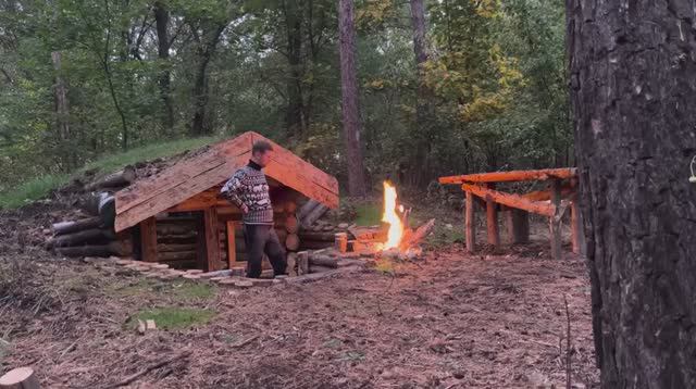 Как построить ДОМ ПОД землей. 15 дней в лесу, 3 часа живых звуков