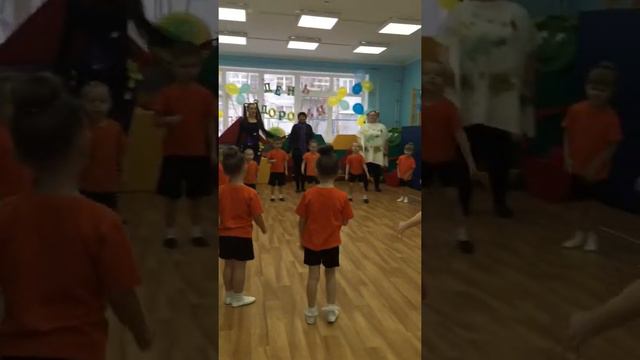 МАДОУ 64 "Искорка" Танец жирафа смотреть онлайн