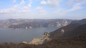 На горе в Джердапе: вид на Румынию, Сербию, реку Дунай, и Голубацкую крепость у Железных Ворот