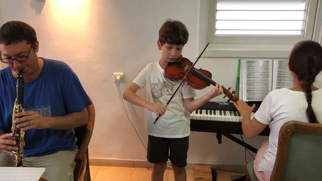 Spontaneous trio-Dancla - Air varié sur un thème de Pacini, Ioav Kremer, 7 years old. Данкля смотреть онлайн