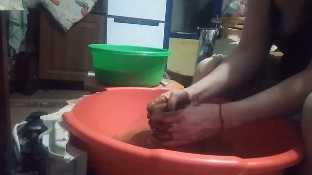 Учусь гончарному мастерству. Выкручиваю крынку. Гончарное искусство.