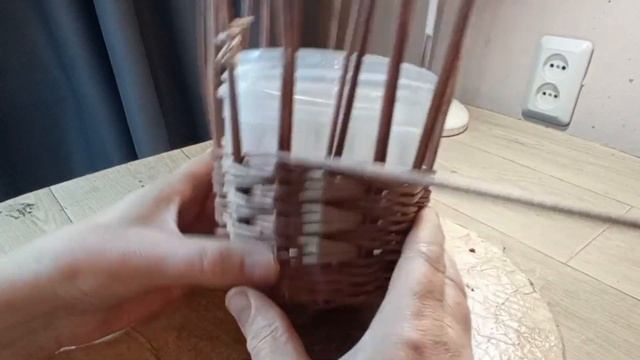 Узор "Гусиные лапки " из газетных трубочек. Красивый переход с ряда на ряд.