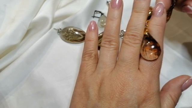 Кажется кого то общипали. Перышки в смоле. смотреть онлайн