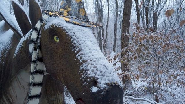 Лёва и папа спасают динозавра от холода в парке смотреть онлайн