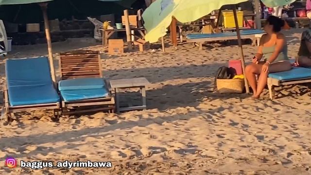 BALI ! SUASANA PANTAI BATU BOLONG CANGGU BALI BANYAK BULE LAGI BERJEMUR