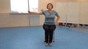 Общеукрепляющий комплекс упражнений с гимнастической палкой на стуле