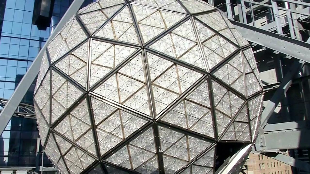 Последние приготовления к Новому году идут сейчас во всем мире
