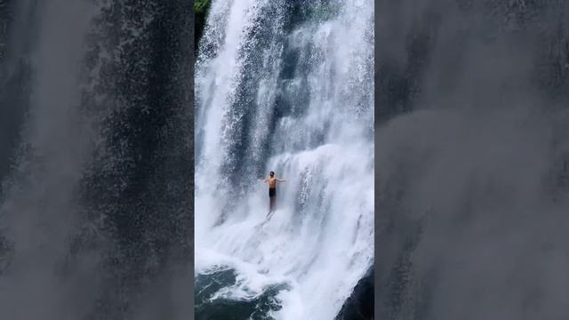 🗺Индия 🇮🇳 Популярный водопад Дхангар находится в Махараштре, Индия, недалеко от города Бадлапур.